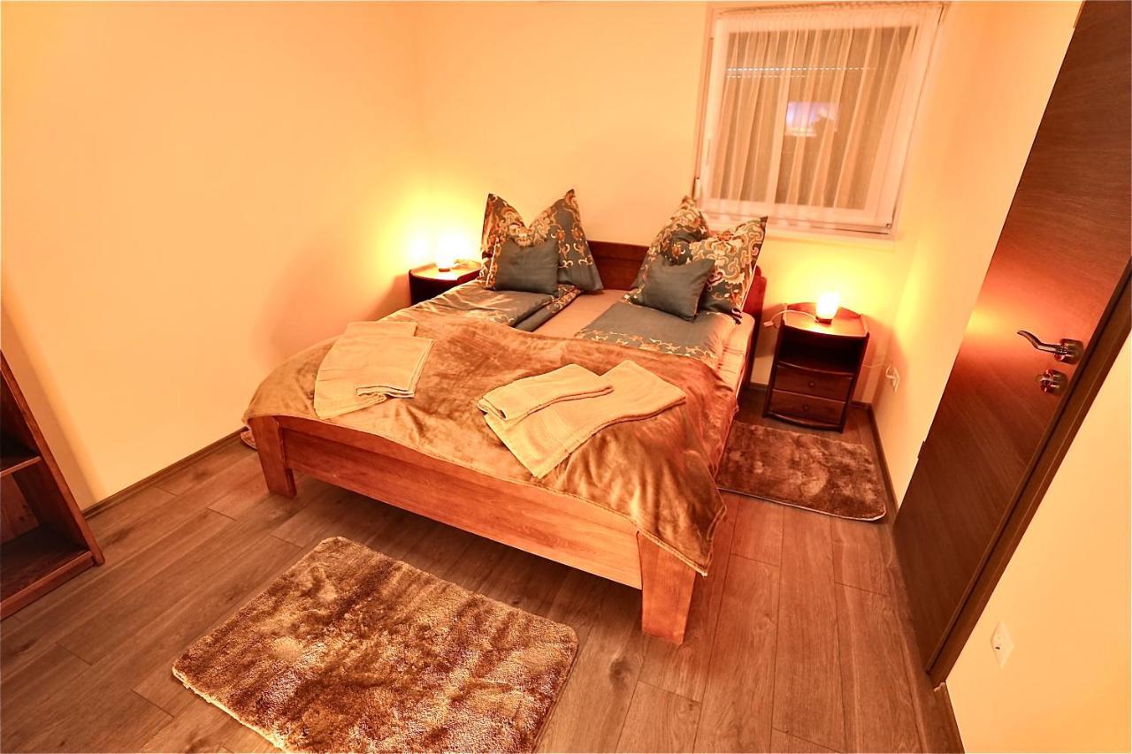 Bacchus Pub Es Panzio Bed & Breakfast Dunaharaszti Bagian luar foto